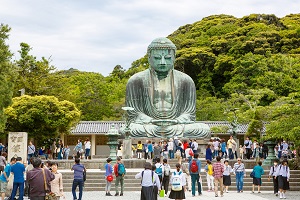 Japanese city bans eating while walking